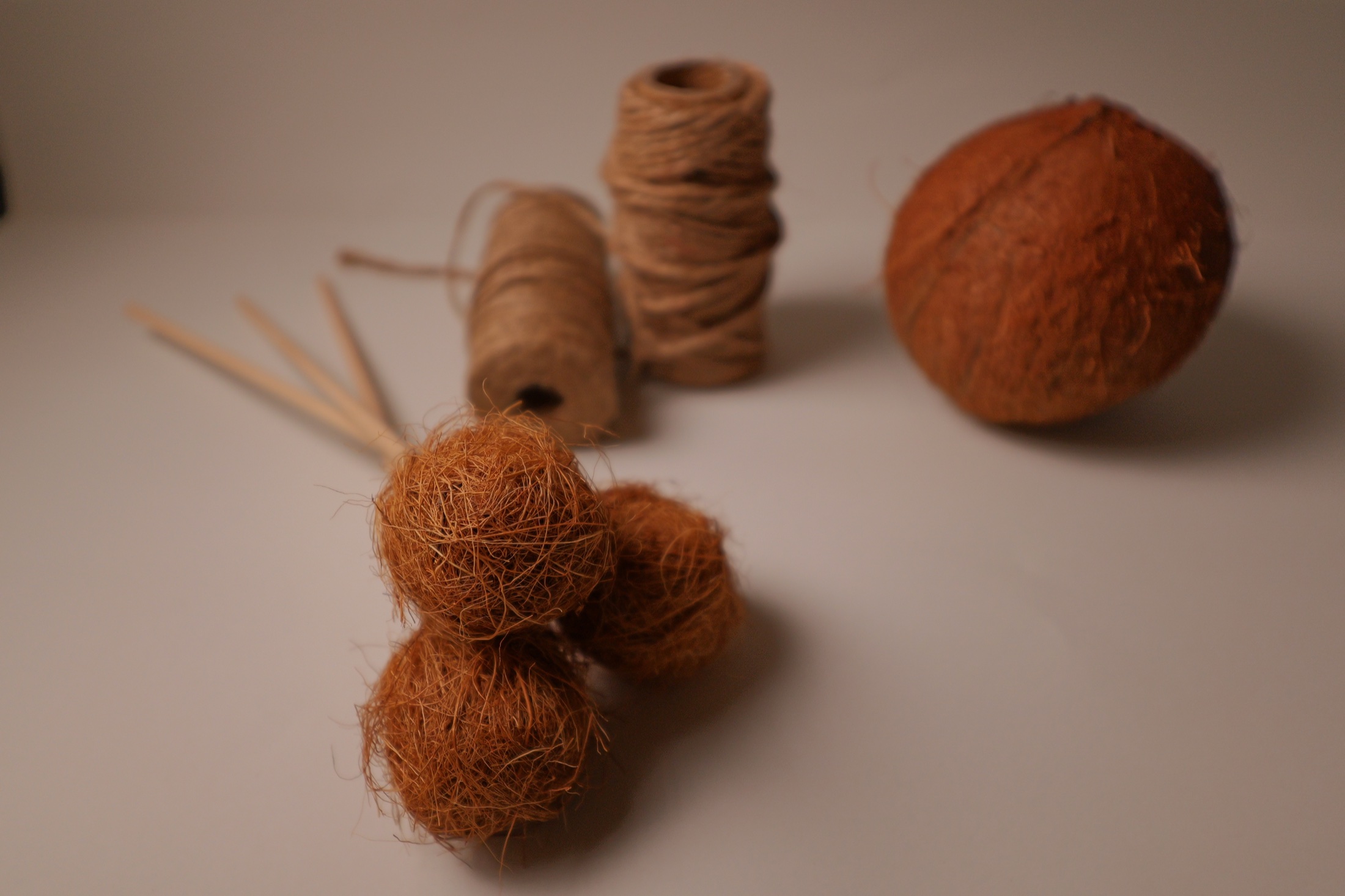 Materiales naturales de BACORA con coco, yute y bambú